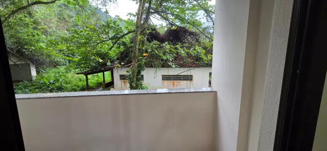 Vista da serra e da Mata Atlântica a partir da varanda do apartamento