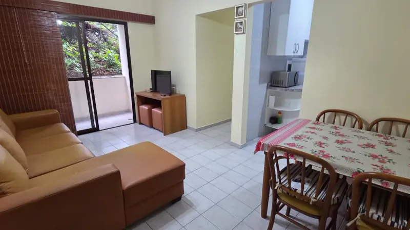 Sala mobiliada do apartamento à venda no bairro Sumaré, com acesso à varanda