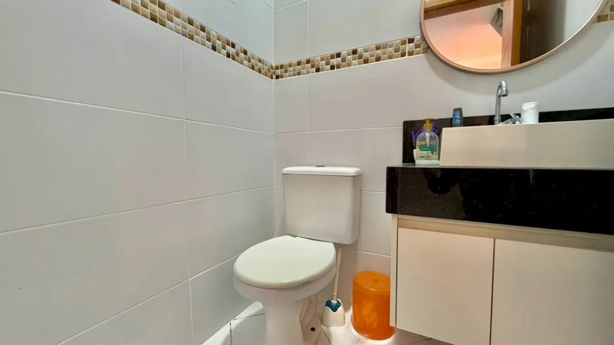Lavabo com bancada e espelho