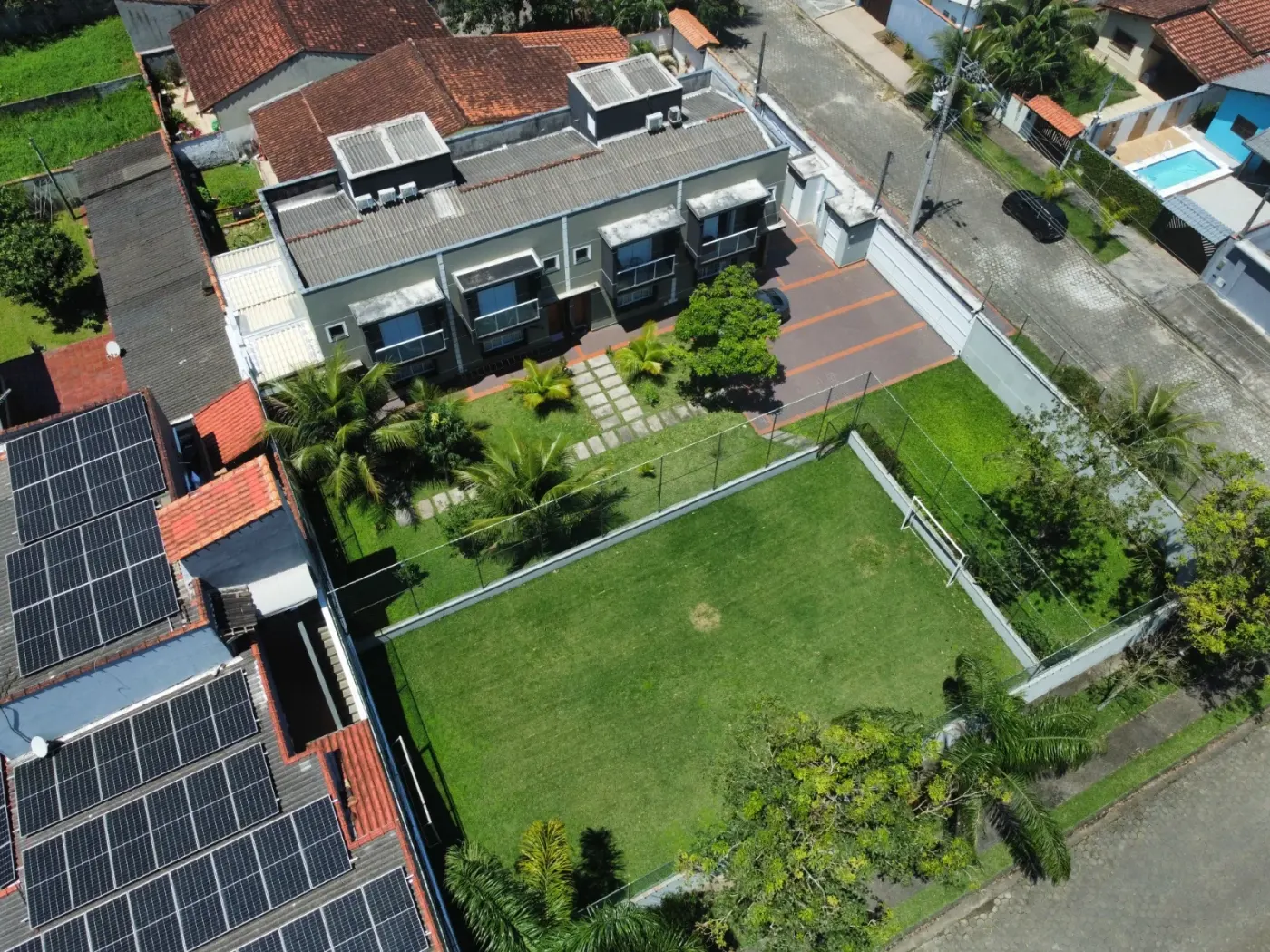 Vista aérea do jardim e da área externa