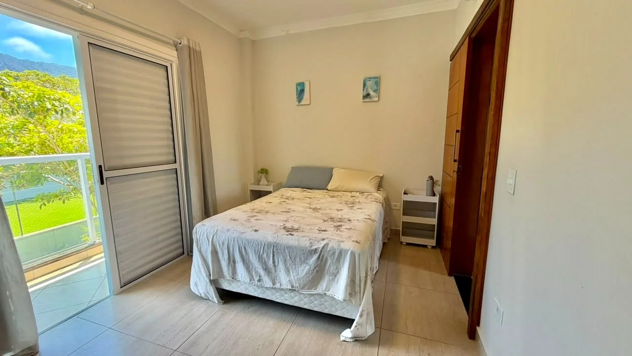 Quarto com cama de casal